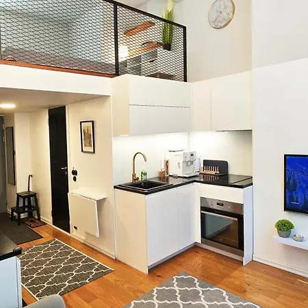 Stylish Historic Loft - Your Comfy Old Town Stop! Apartamento